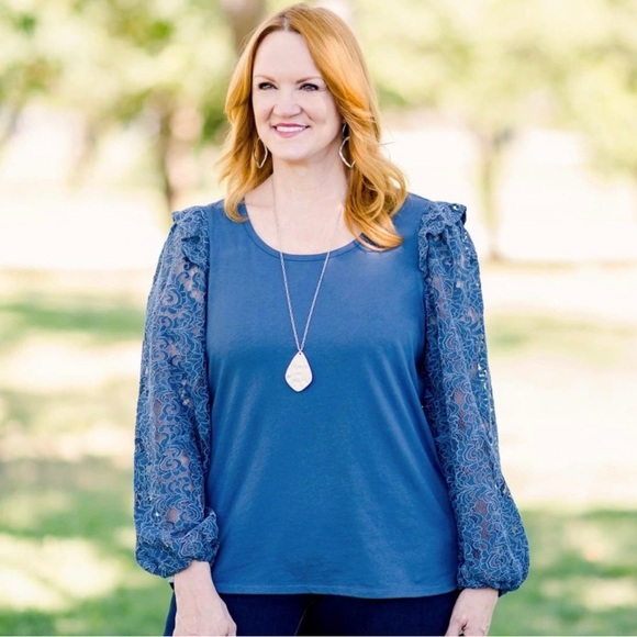 Bundle of 2 Women’s Long Sleeve Lace Arm Tops in Blue and Black Size XL - Picture 2 of 13